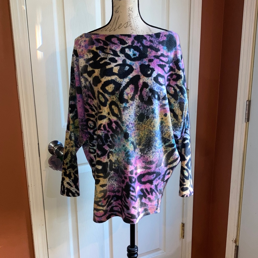 Abstract Animal Print Batwing Boatneck Fleece Casual Top by White Birch sz Med